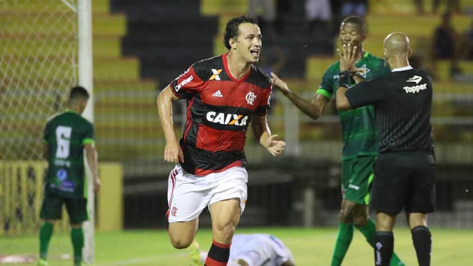 Leandro Damião deixou três na goleada do Flamengo por 5 a 1 sobre a Portuguesa-RJ pela Taça Rio