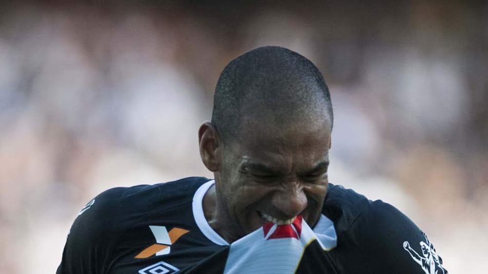 Rodrigo iguala marca expressiva de Dedé pelo Vasco