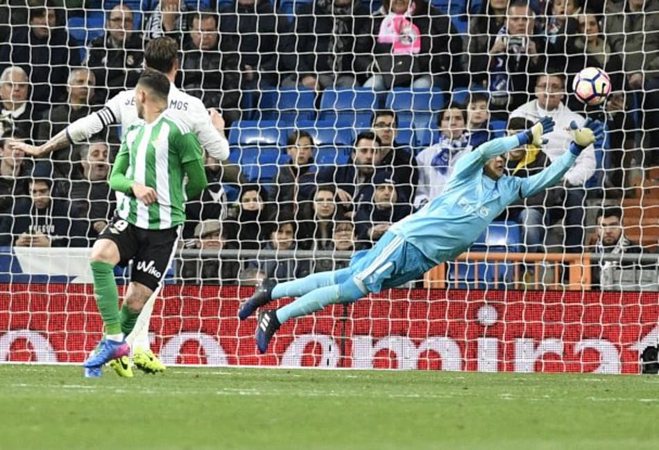 Técnico e companheiro de Real Madrid defendem Keylor Navas das críticas