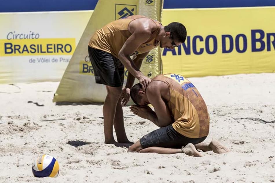 Álvaro e Saymon encaram Pedro Solberg/Guto na final em Aracaju