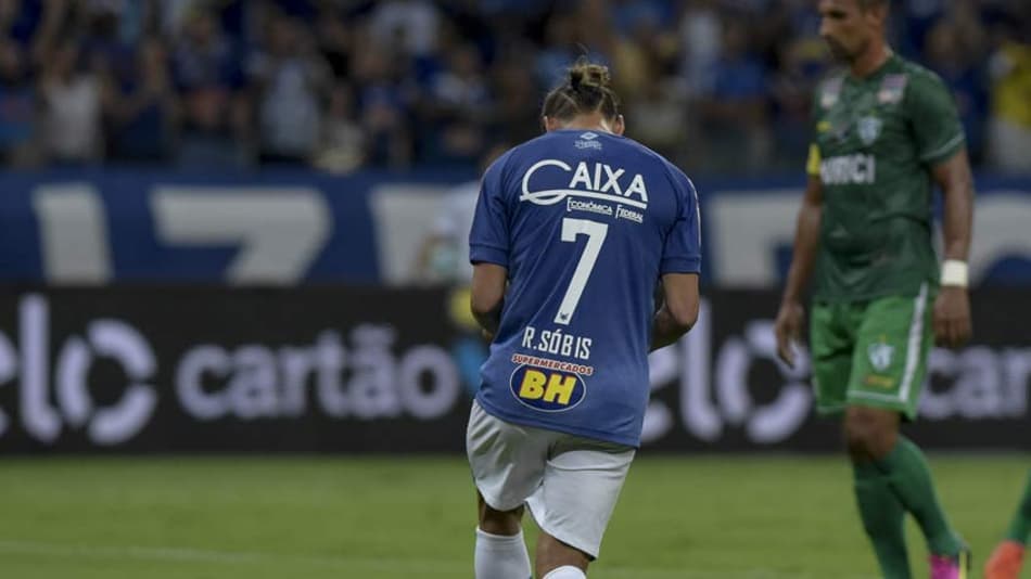 Filme repetido! Rafael Sóbis marca, Cruzeiro vence e passa na Copa BR