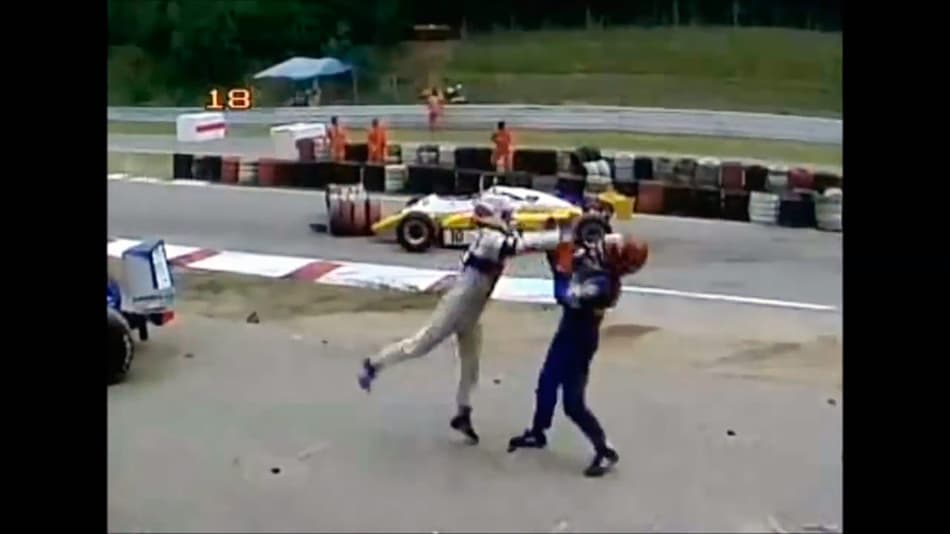 Pilotos trocam socos na NASCAR; reveja algumas brigas históricas de brasileiros na F1