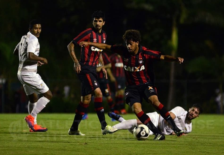Time principal do Atlético-PR decepciona e só empata na estreia do Estadual