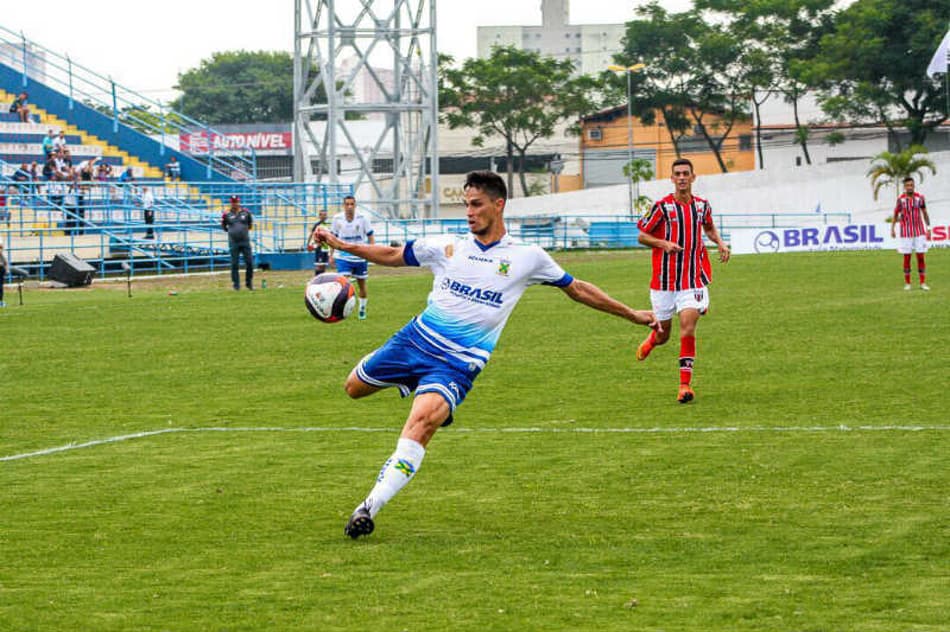 Vice-artilheiro do Paulistão, Henan comemora momento no Santo André