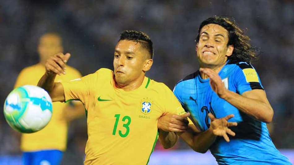 Com Dani Alves suspenso, Tite convocará lateral para a Seleção