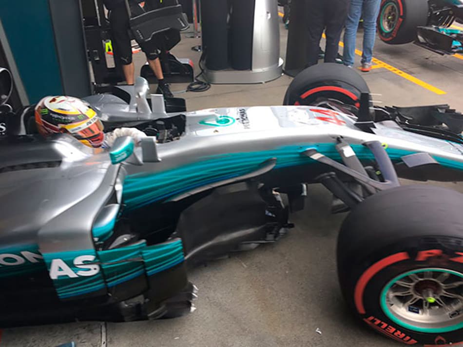 Lewis Hamilton domina primeiro treino na Austrália