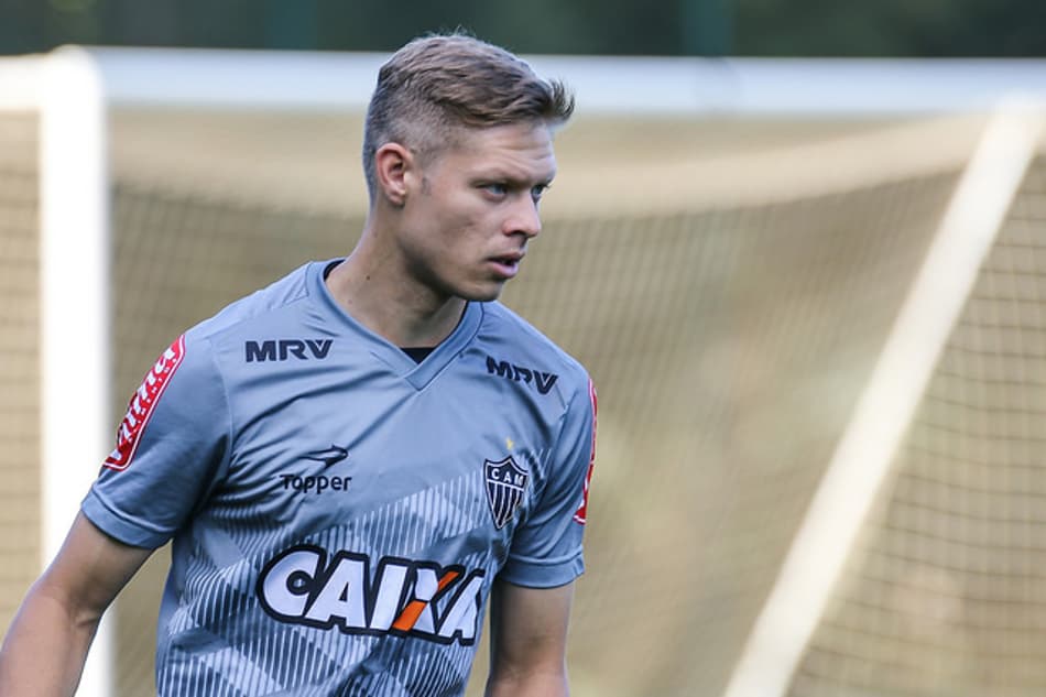 Com nome entre os 23 relacionados, Marlone deve estrear em clássico