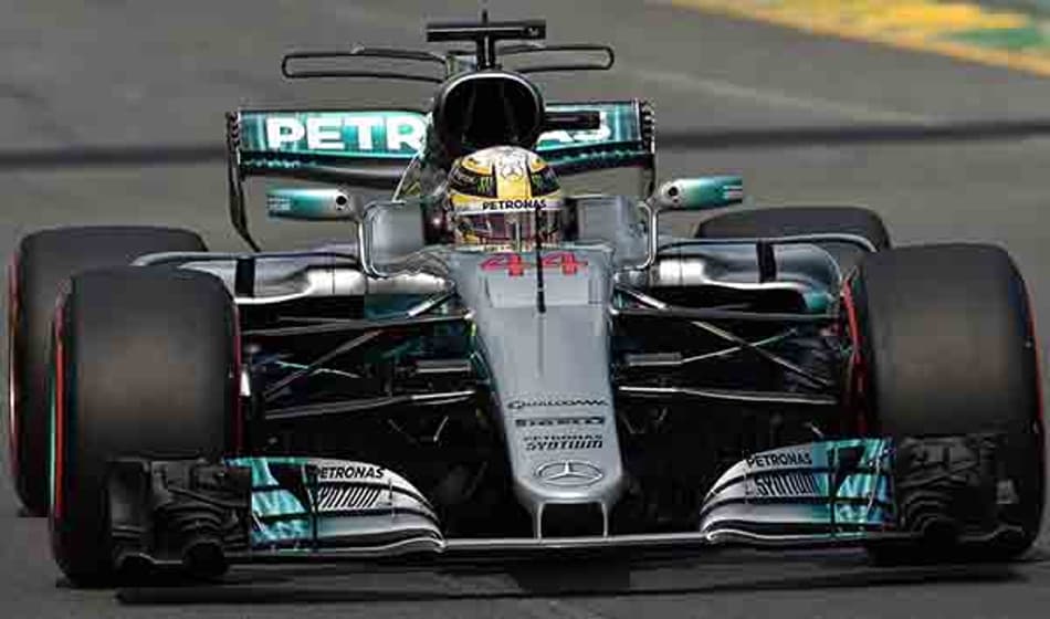 Hamilton voa e garante a primeira pole position da temporada 2017