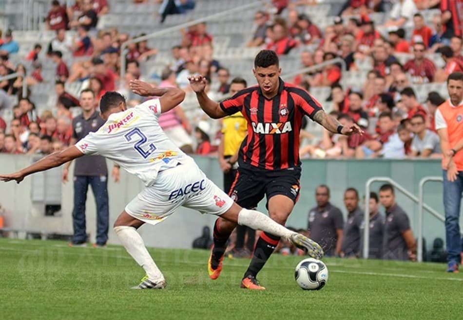 Com pênalti perdido, Atlético-PR tropeça de novo no Estadual