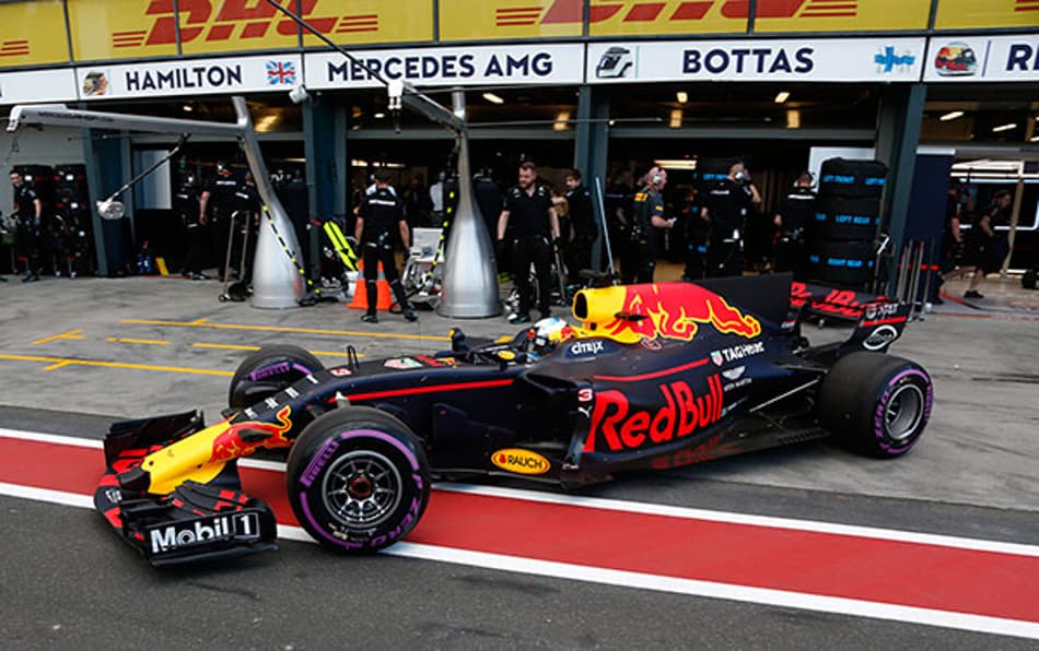 Ricciardo troca caixa de câmbio e perde cinco posições no grid