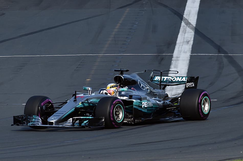 Hamilton: "Parabéns para Sebastian e Ferrari, eles esperaram um longo tempo por isso"