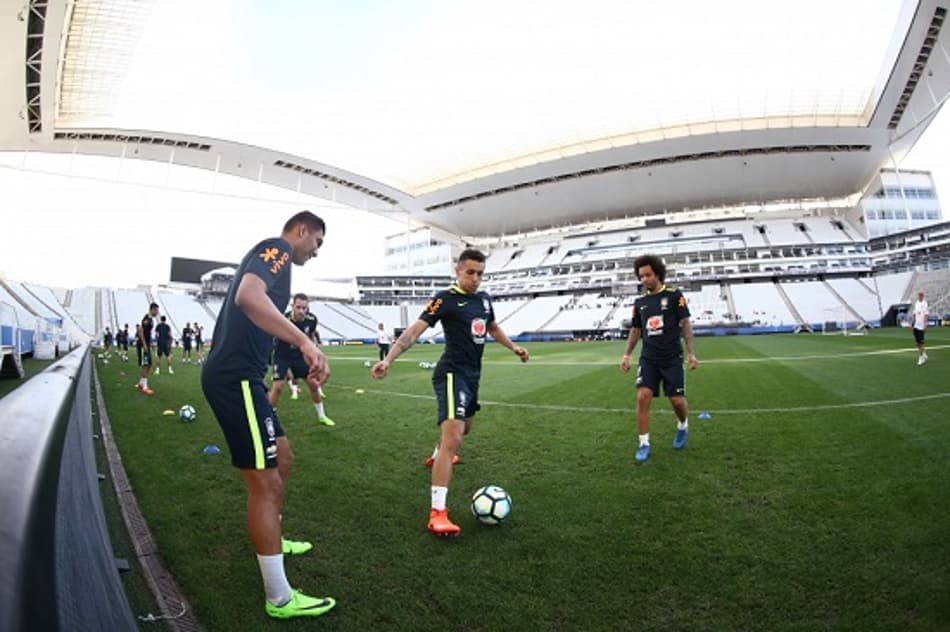 ‘Em casa’ na Arena, Marquinhos vê Seleção respeitada, mas evita euforia