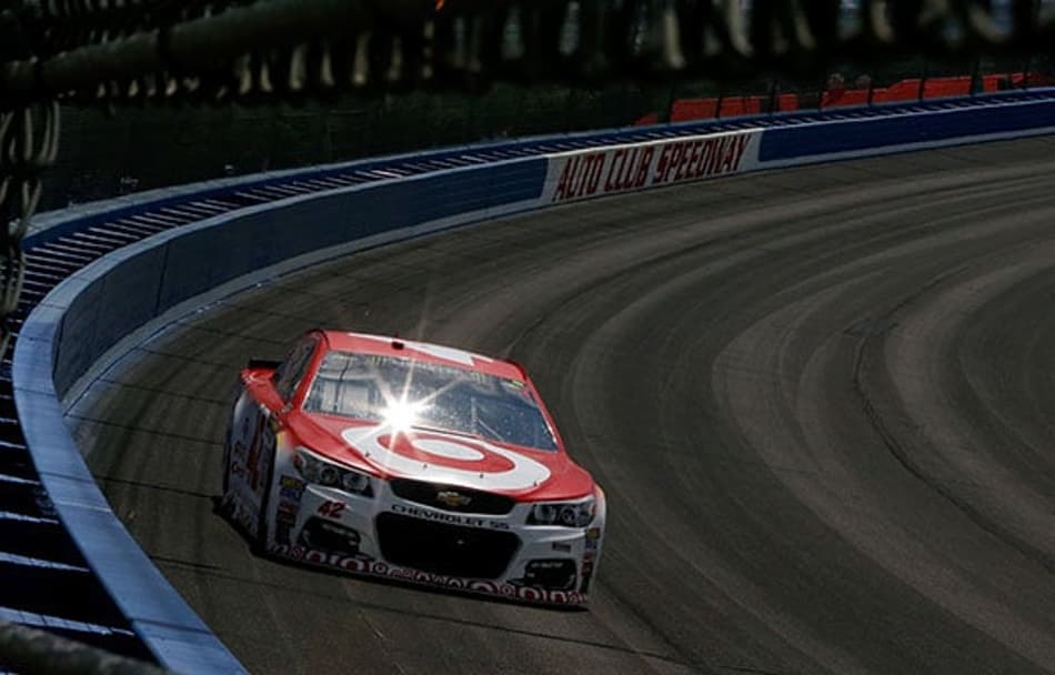 NASCAR: Kyle Larson, absoluto, fatura etapa de Fontana