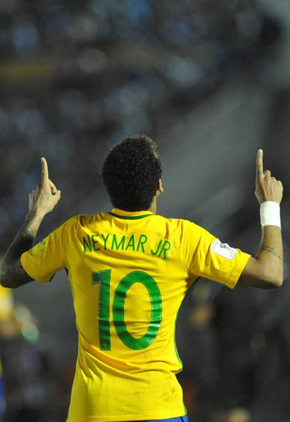 Bulla na Rede: Artilheiro do Brasil na Arena, Neymar tenta primeiro gol contra a seleção do Paraguai