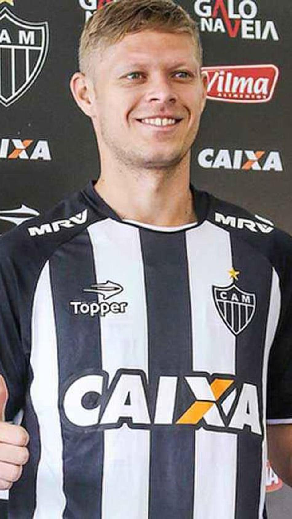 Marlone é apresentado pelo Atlético-MG