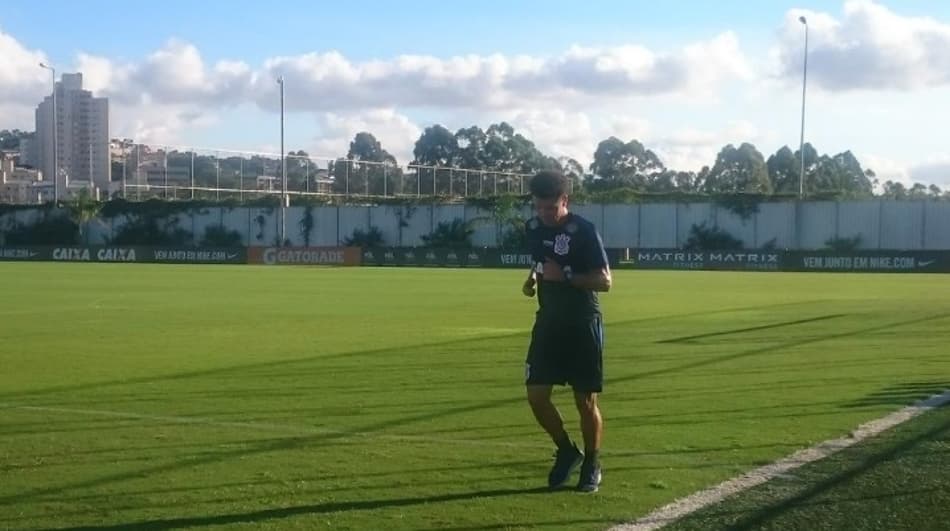 Marquinhos Gabriel volta a treinar em campo no Timão após cirurgia