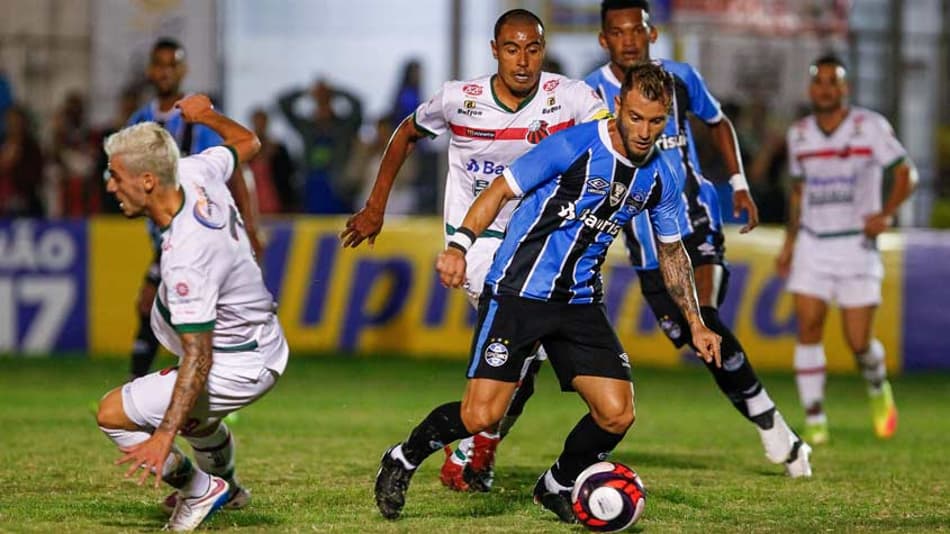 Com falha de Grassi, Grêmio perde para o São Paulo-RS e enfrentará o Veranópolis