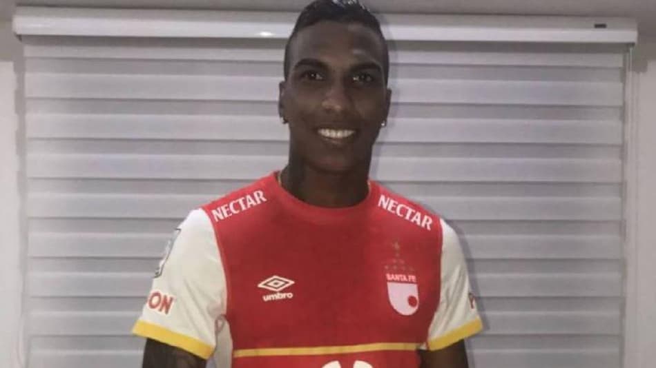 Jogador do Santa Fe comemora vitória da Colômbia de maneira inusitada