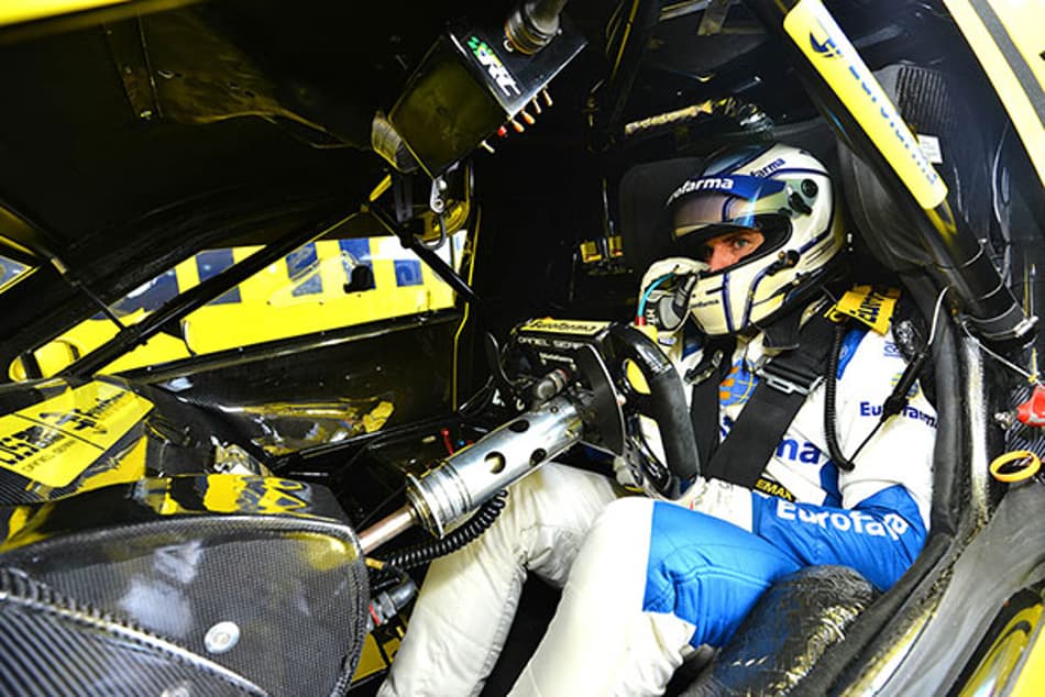 Daniel Serra lidera treino de sexta-feira da Stock Car em Goiânia