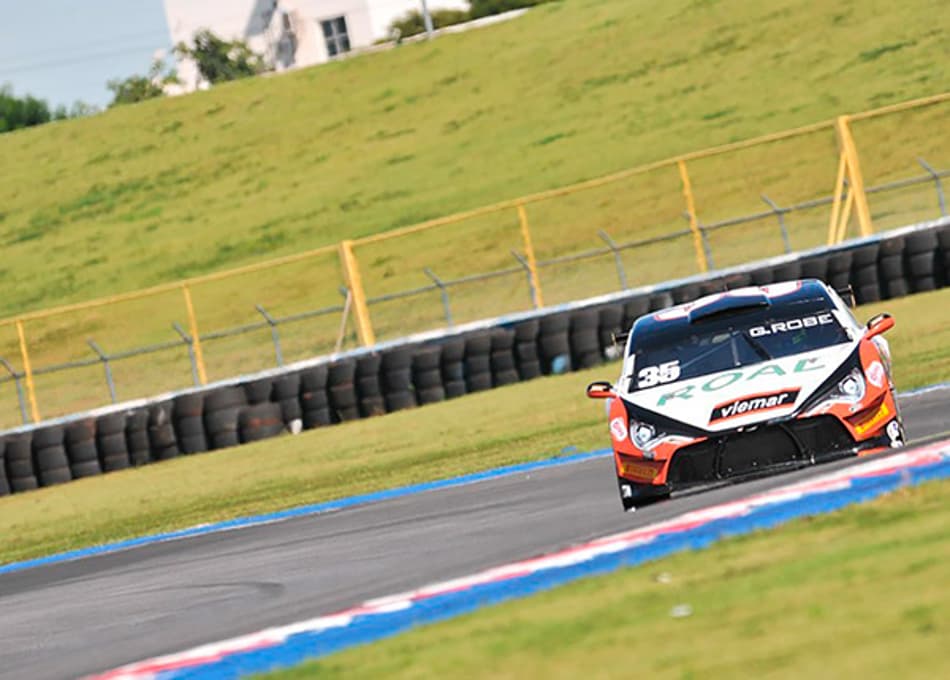 BR de Turismo: Gabriel Robe lidera segundo treino em Goiânia