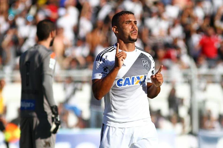 Pottker se consolida como algoz do Santos