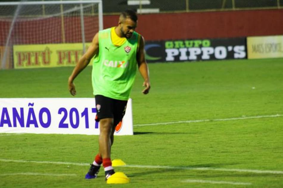 Autor do único gol do Vitória, José Welison comemora vaga na semifinal