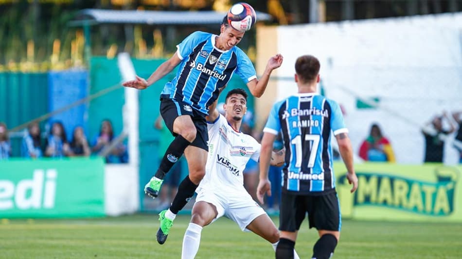 Sem antecipar classificação, Renato elogia melhora do Grêmio