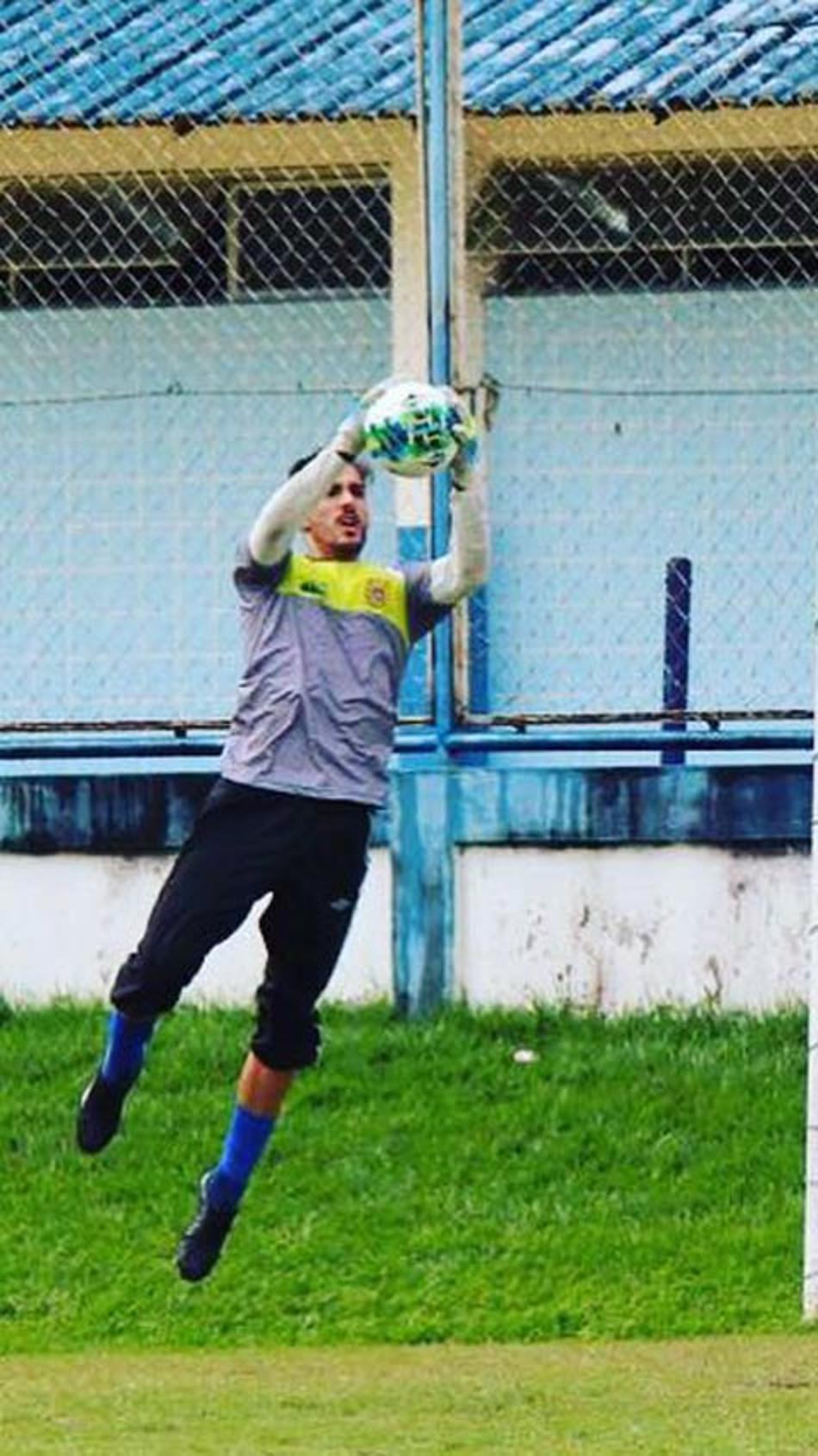 Conciliando futebol e estudos, ex-Flu busca se firmar no Nacional-AM