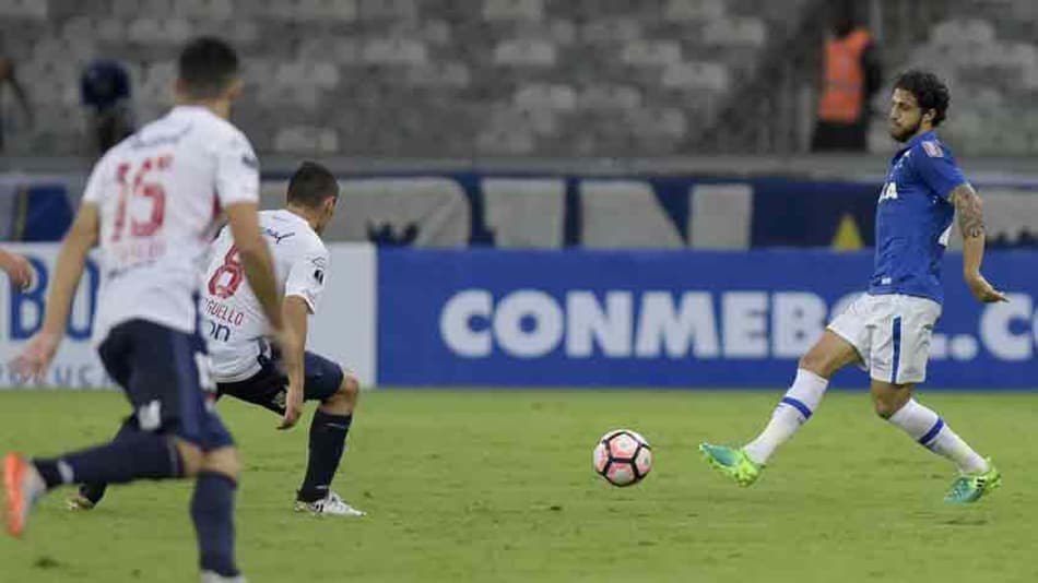 Maior ladrão de bolas da Libertadores 2016, Hudson começa bem a Sul-Americana