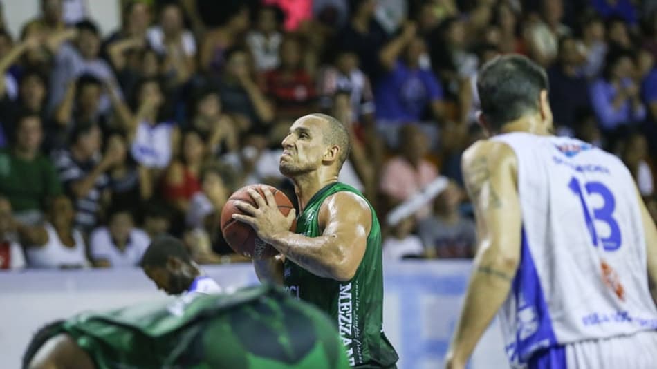 Bauru confirma permanência de Alex Garcia para a próxima temporada