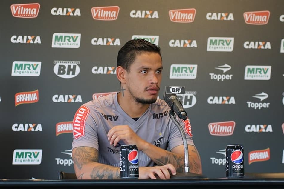 Ainda sem convencer, Carlos Eduardo valoriza chance rara de jogar no Galo