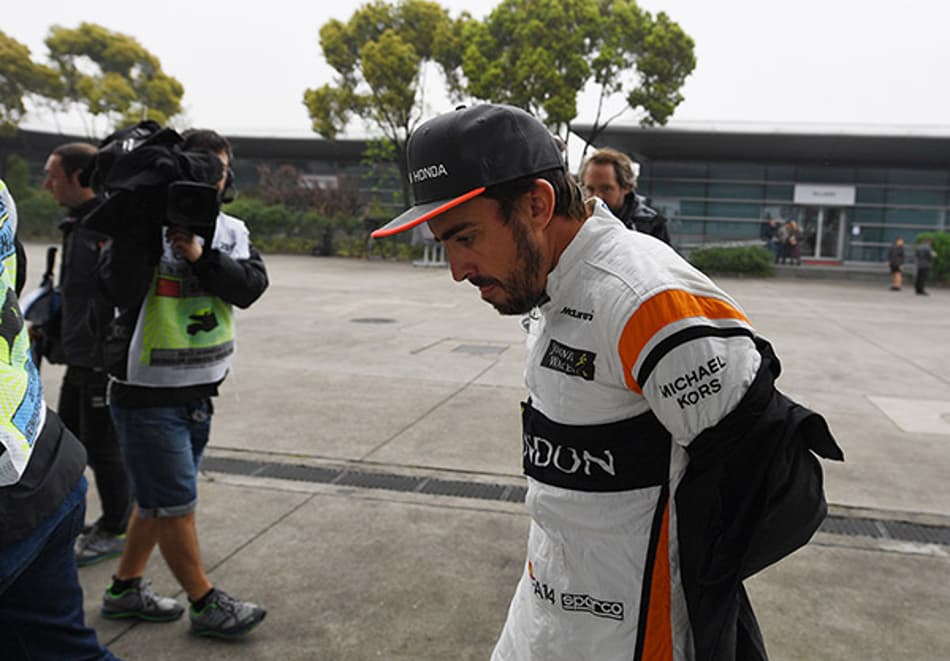 Fontes afirmam que Alonso não abandonou propositalmente o GP do Bahrain