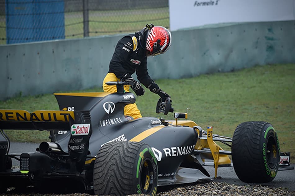 Hulkenberg: “Rodei na Curva 3 e infelizmente o carro parou na brita”