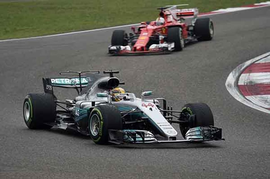 Sem adversários, Hamilton vence tranquilo o GP da China