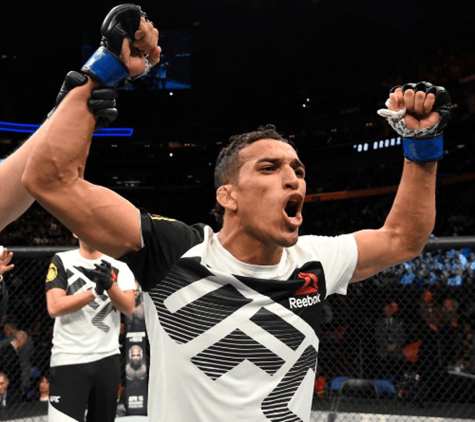 Charles Oliveira e Thiago Pitbull brilham com vitórias no UFC 210