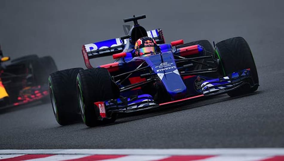 Kvyat não completou: “Que pena, tivemos uma falha hidráulica”