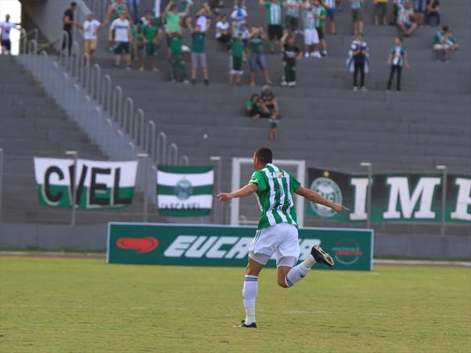 Mesmo após goleada, zagueiro pede Coxa focado por vantagem nas finais