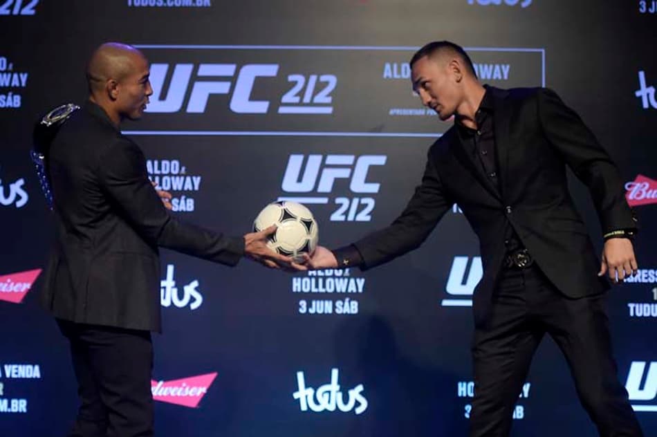 Holloway dá bola de presente a José Aldo, provoca, mas brasileiro ignora