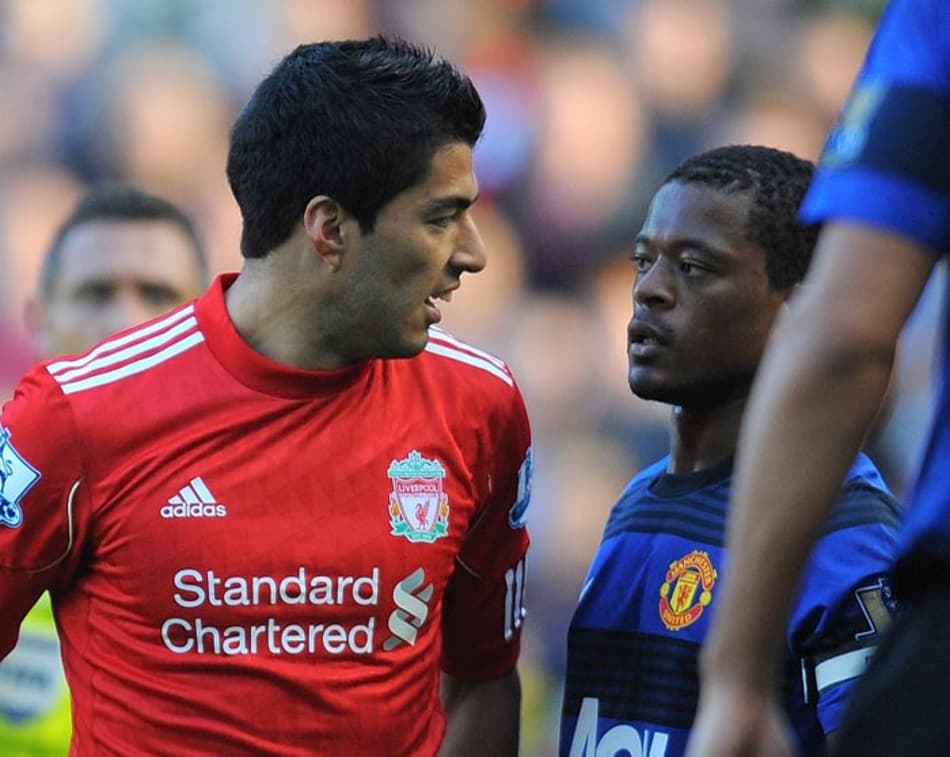 Após episódio de racismo, Evra afirma que encontrou Suárez na rua