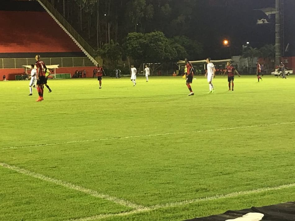 Fora de casa, Paraná faz boa vantagem e bate o Vitória pela Copa do Brasil