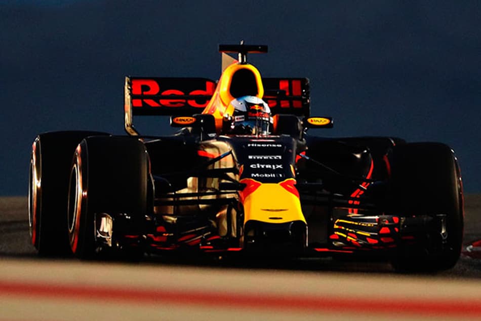 Daniel Ricciardo feliz por estar à frente de uma Ferrari