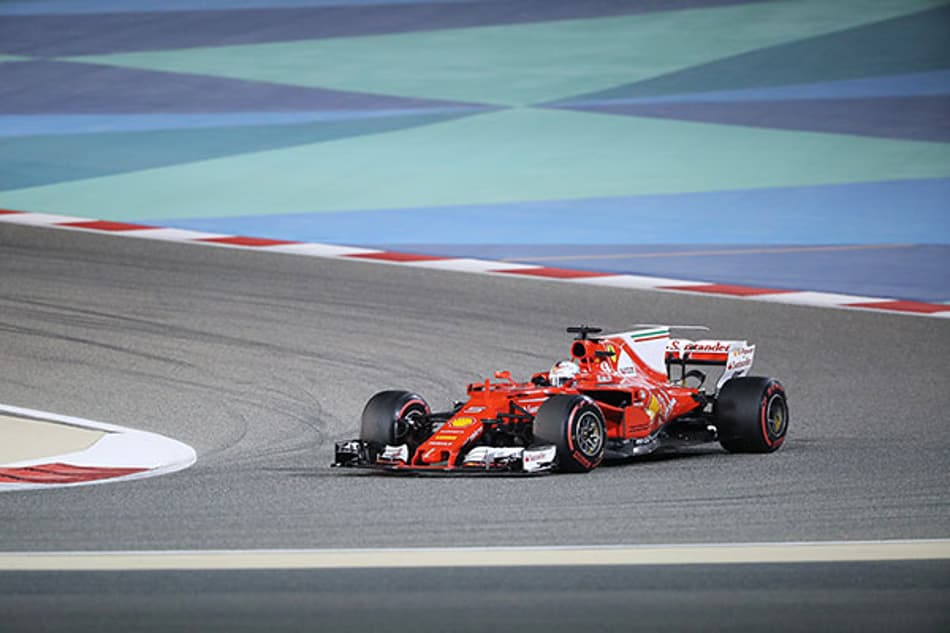 Vettel elogia Ferrari: “Guiar este carro é sempre um prazer”