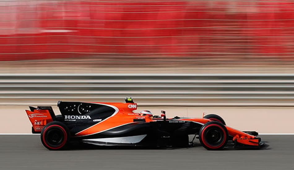 Alonso sobre McLaren: “O déficit de potência nas retas hoje foi incrível”