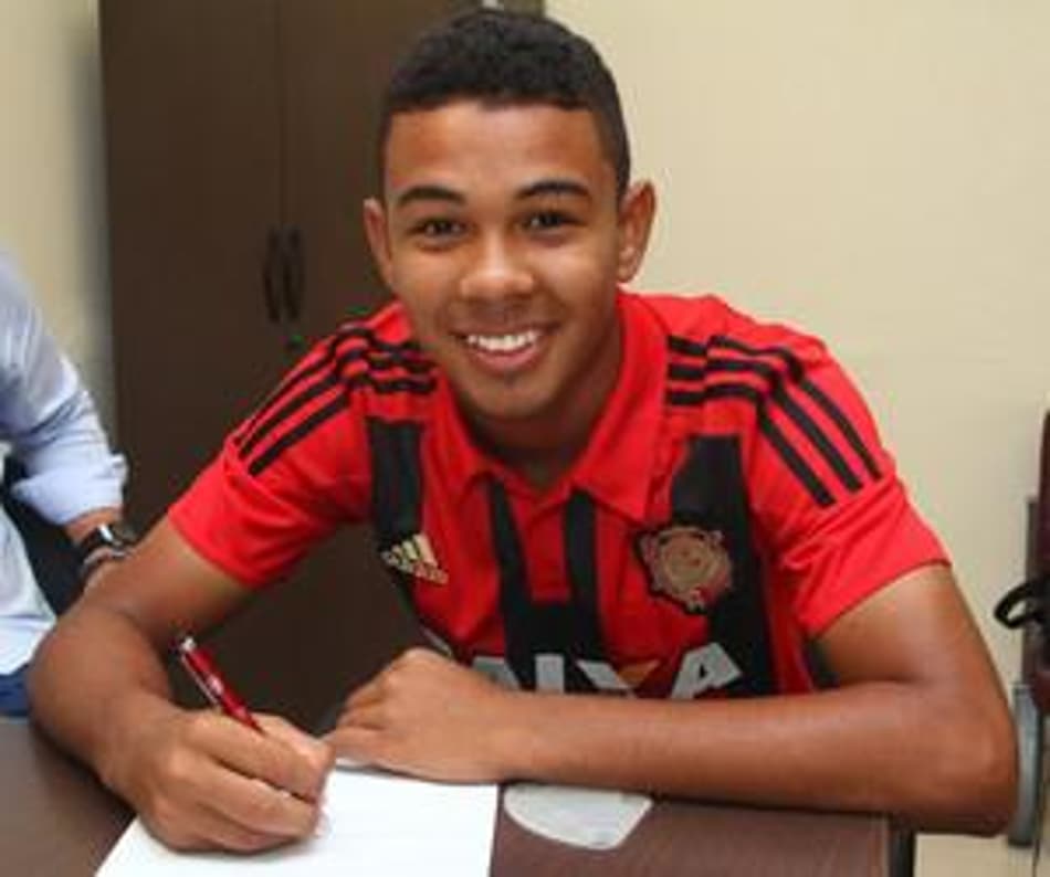 Atacante Juninho, do Sport, é indiciado por vias de fato, ameaça e injúria