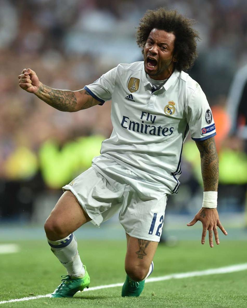 Botafogo tenta entregar camisa ao lateral Marcelo, do Real Madrid