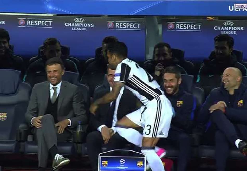 Dani Alves perde o começo de jogo entre Barcelona e Juventus