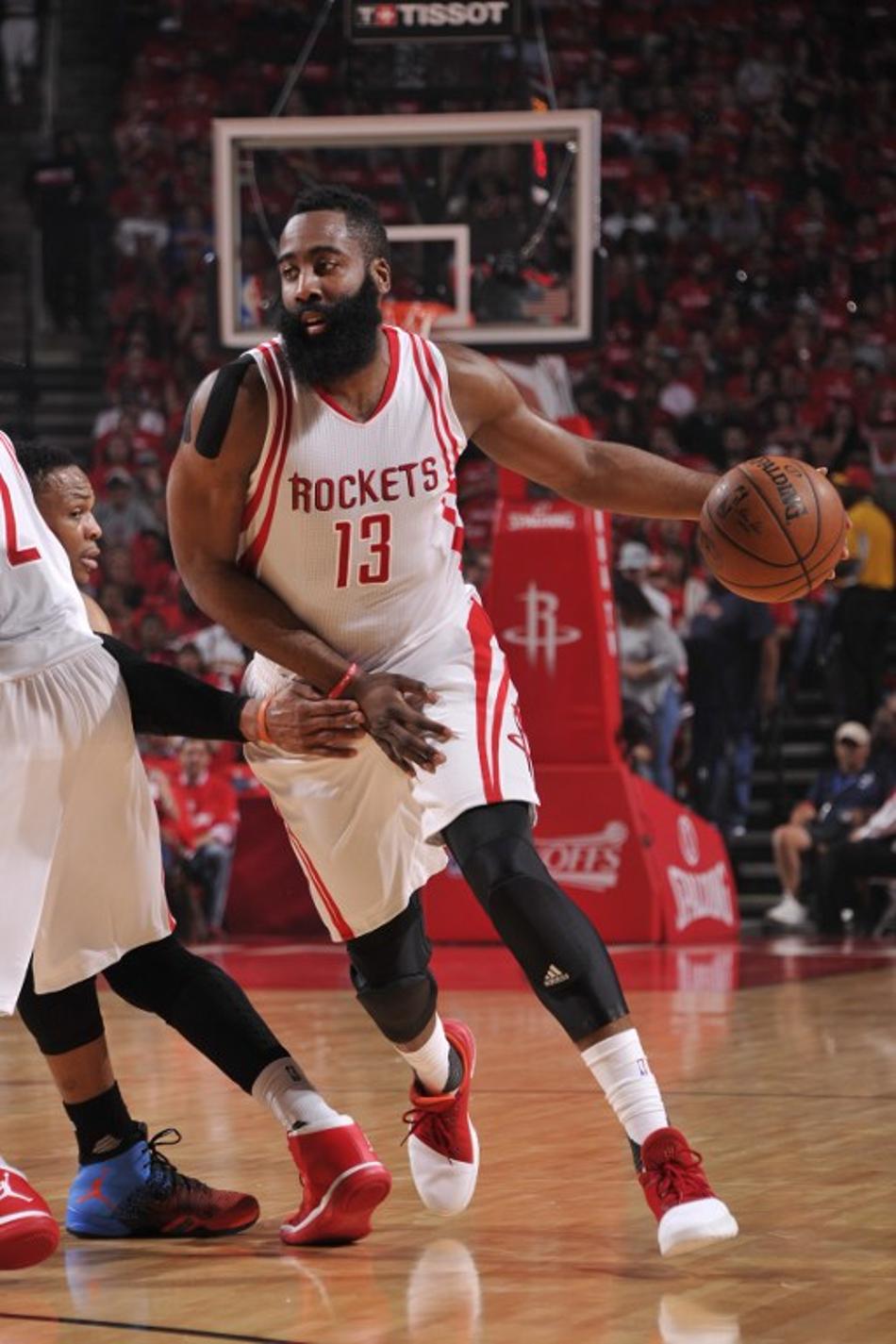 Fora de casa, Rockets não toma conhecimento e atropela Cavs