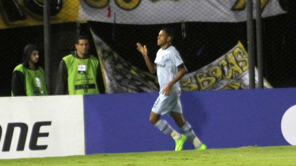Grêmio sai atrás, perde Michel expulso, mas busca o empate no Paraguai