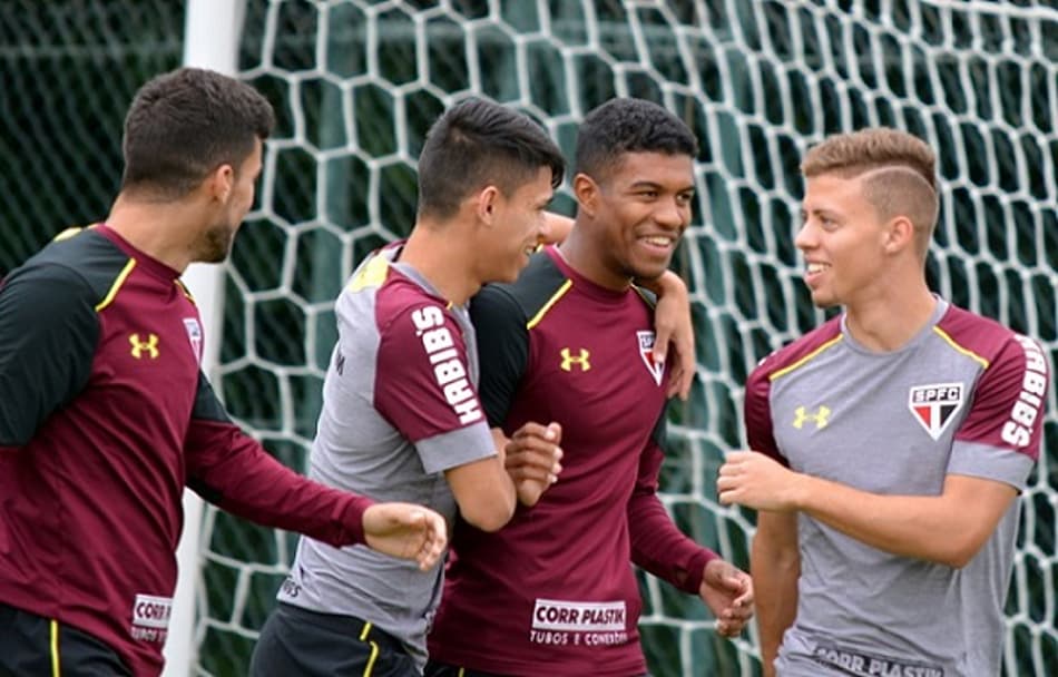 São Paulo busca minimizar desgaste no penúltimo treino antes do clássico