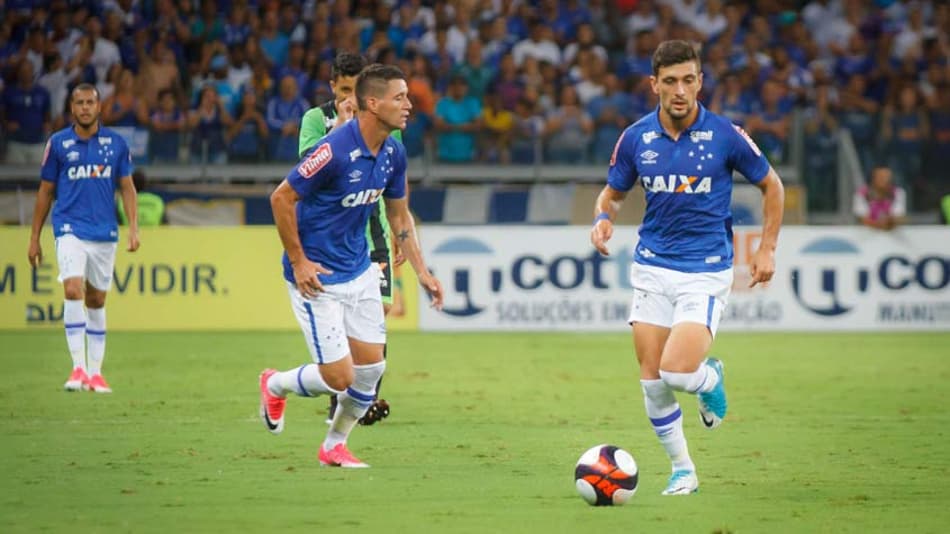 Arrascaeta supera marca de Aristizábal pelo Cruzeiro